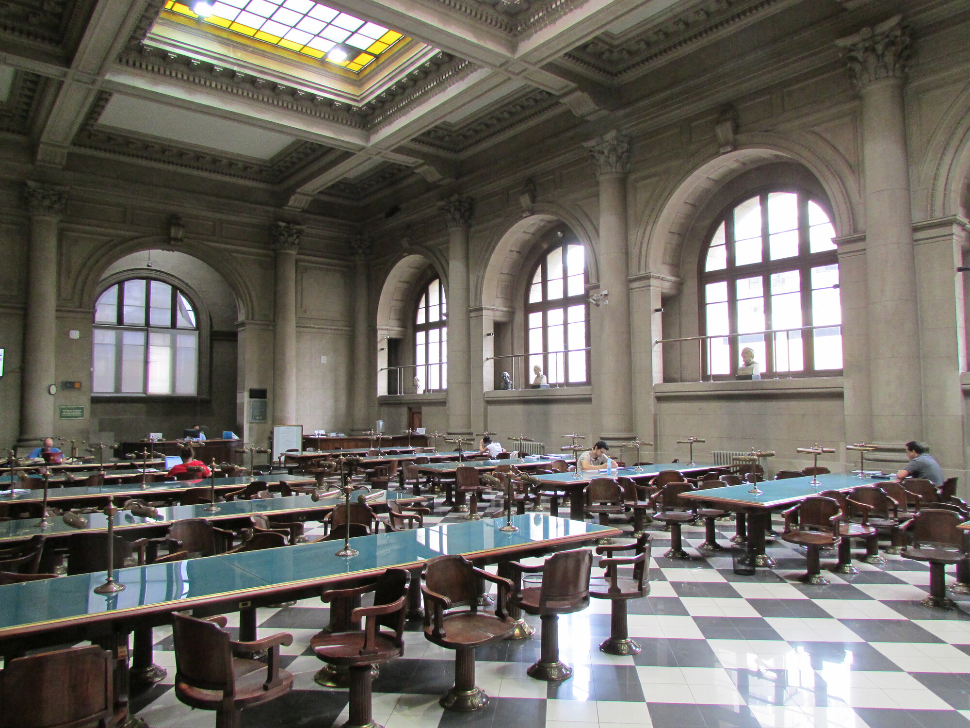 Qué se necesita para entrar a la Biblioteca Nacional de Chile